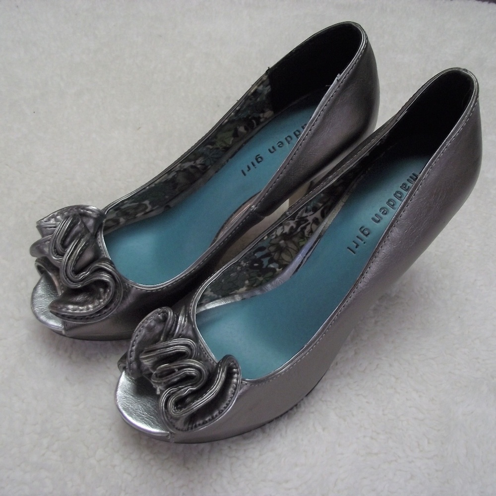 Madden Girl 7.5 Silver Peep Toe Ruffle Heels NWOB